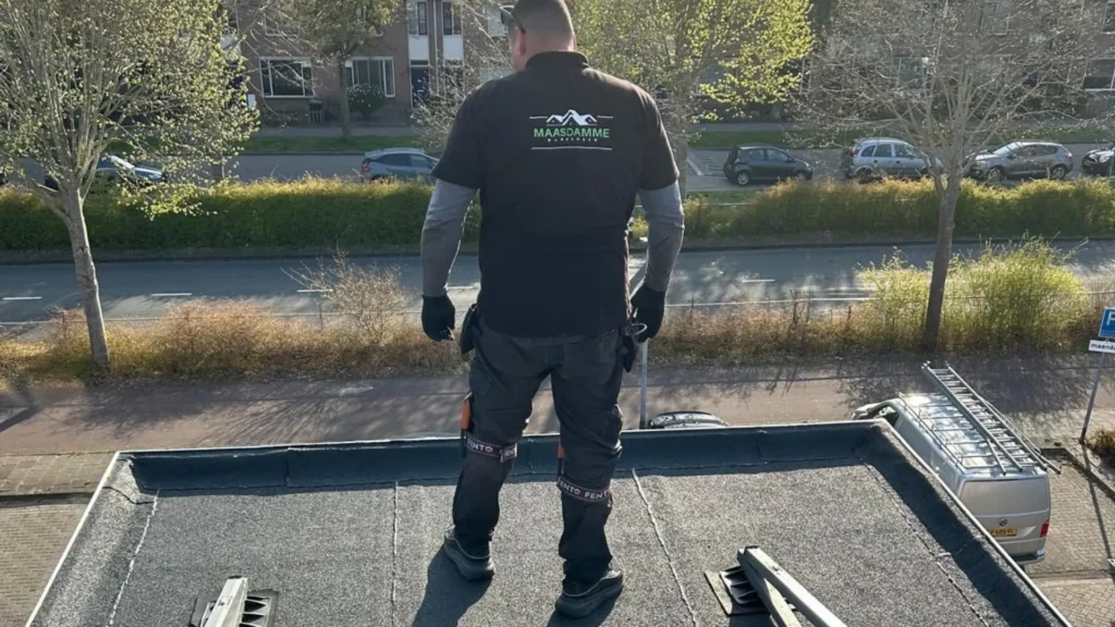 Dakdekker Specialist Lelystad - Waarom een offerte aanvragen