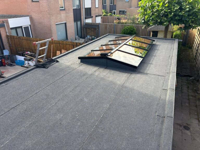 Lichtstraat plaatsen in Lelystad door Dakdekker Specialist Lelystad